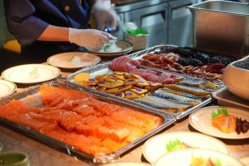 长江览月号餐厅用餐区