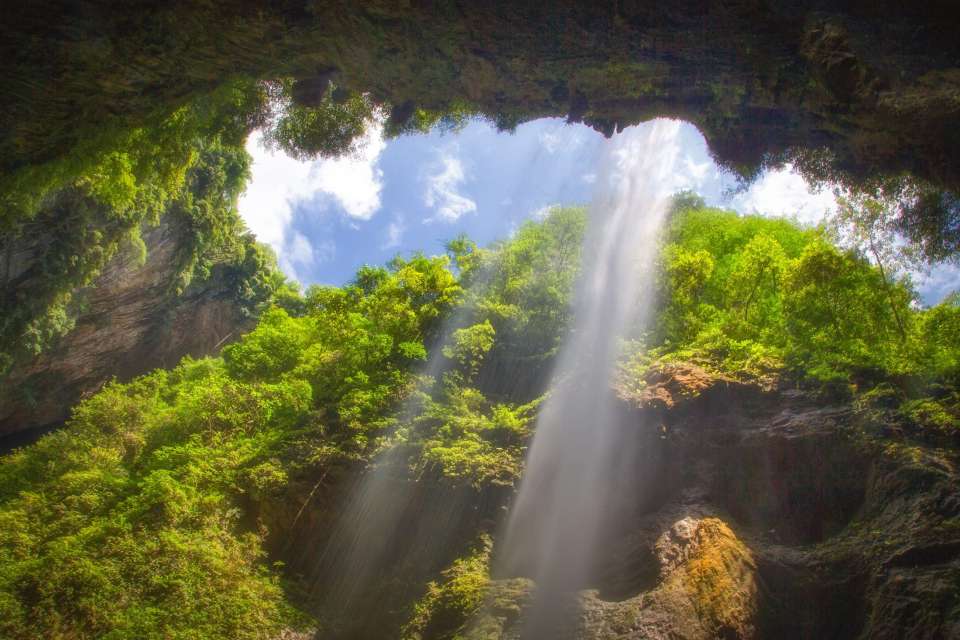 龙水峡地缝